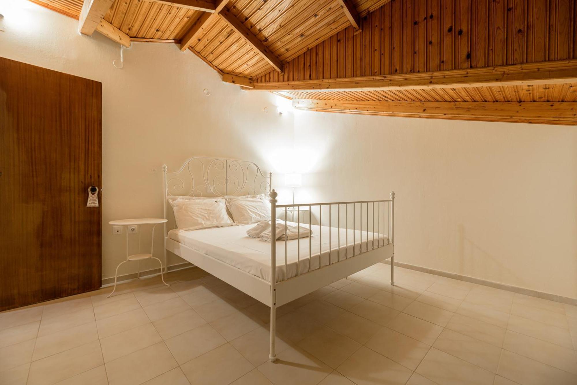 Denise Studios And Apartments Argassi Bagian luar foto