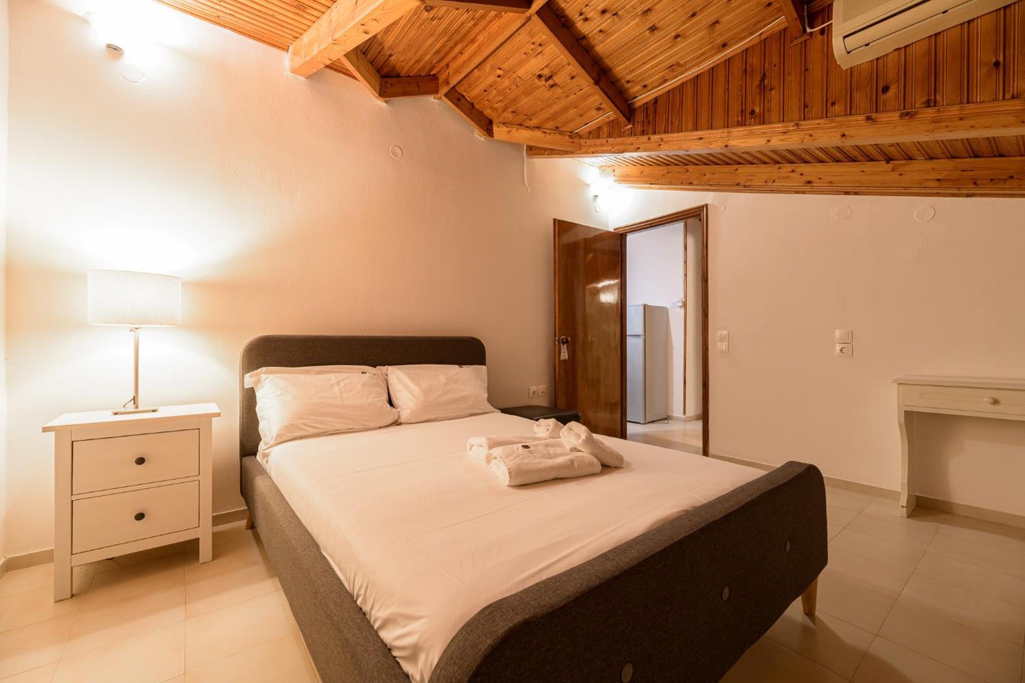 Denise Studios And Apartments Argassi Bagian luar foto