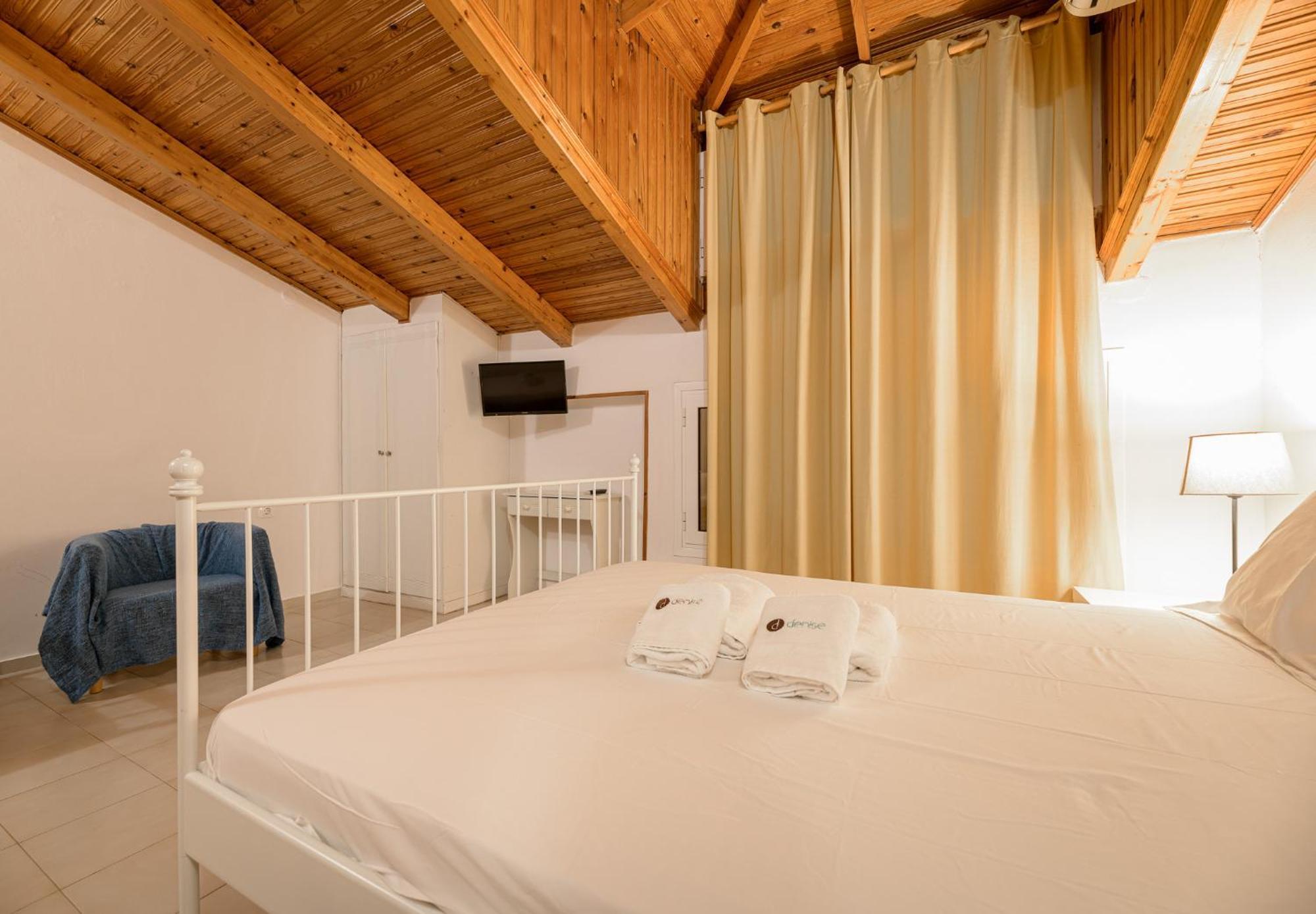 Denise Studios And Apartments Argassi Bagian luar foto
