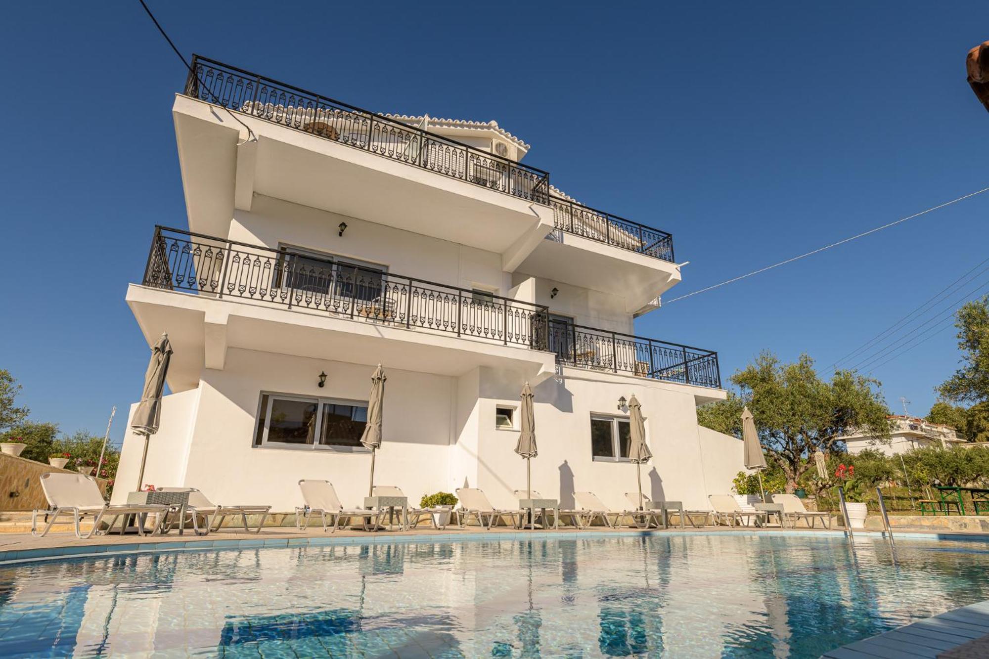 Denise Studios And Apartments Argassi Bagian luar foto